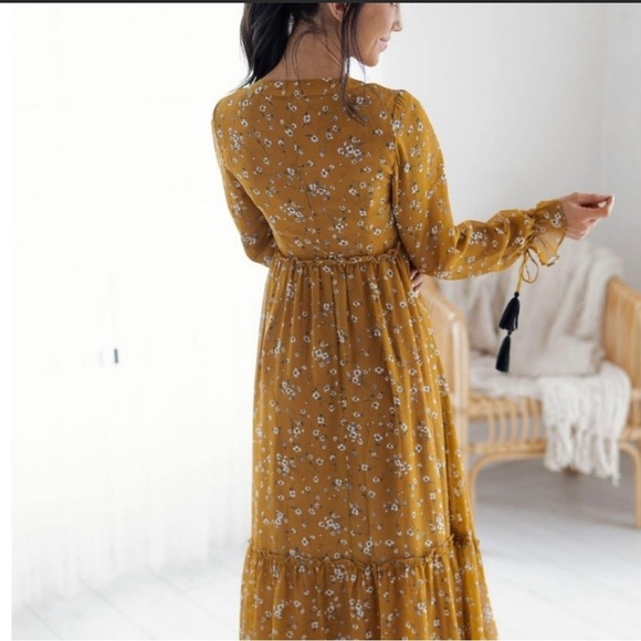 🧡THE LUCA FLORAL MAXI DRESS IN MUSTARD NWT - Picture 4 of 4